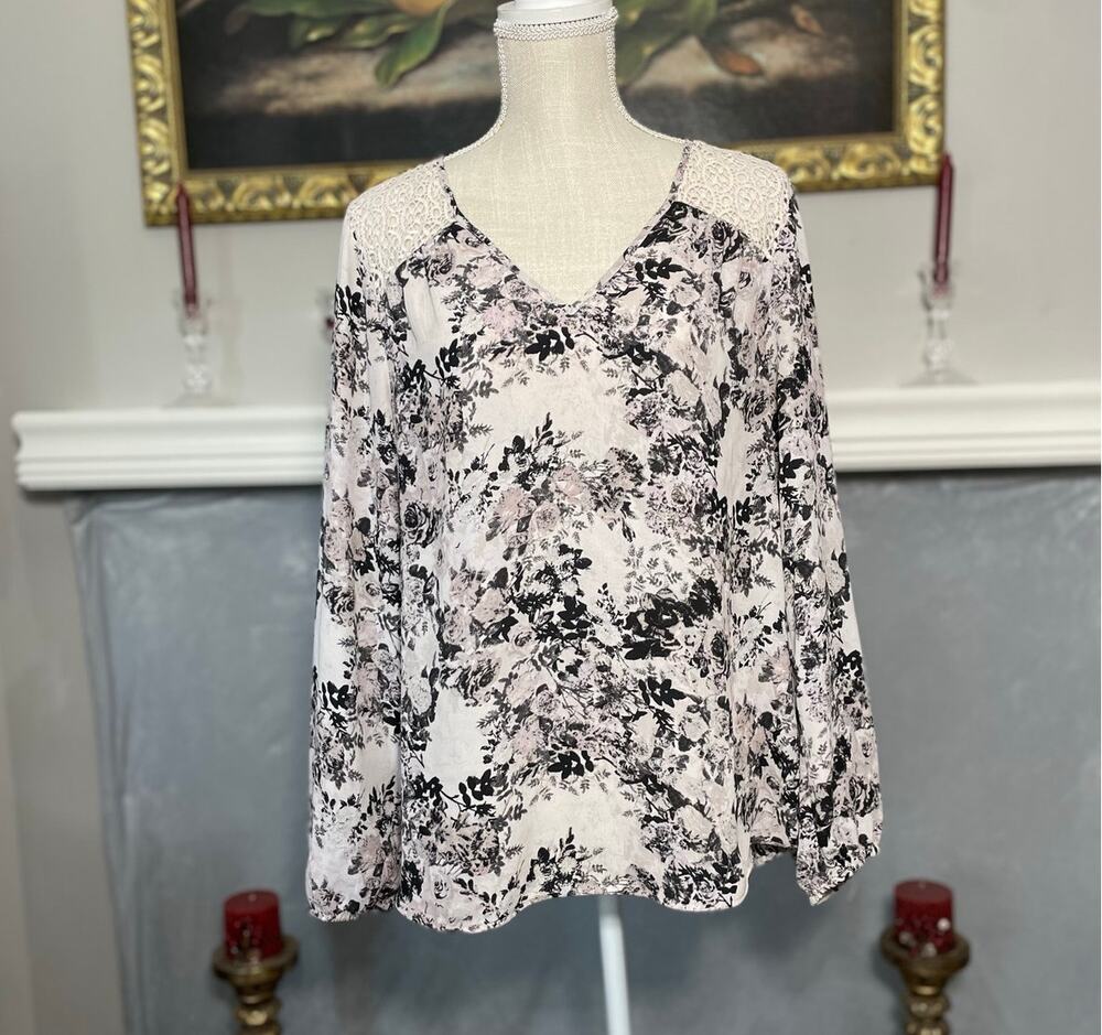 Black Rainn Women's Floral Blouse V-Neck Boho Top Size Large